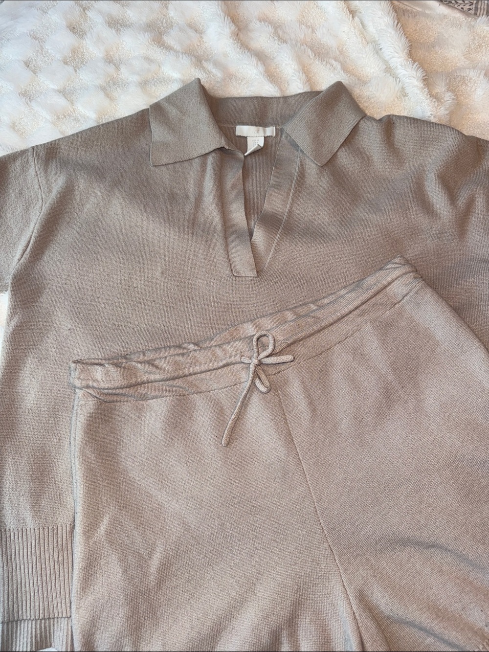 Relaxed H&M Collared V-Neck Sweater in Taupe